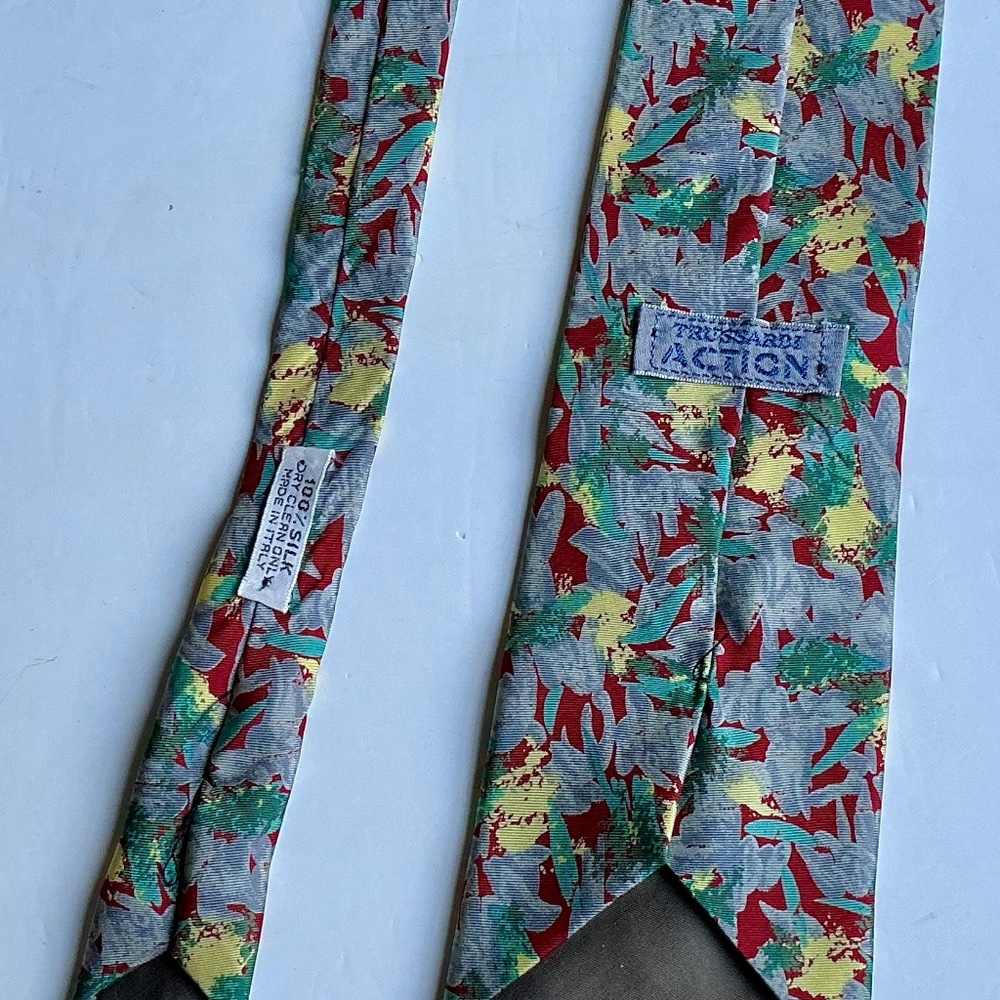 Trussardi ACTION , lovely colourful print all Silk Tie.Made in Italy 🇮🇹